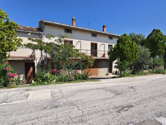 CASA INDIPENDENTE C/DA QUERCIANERA