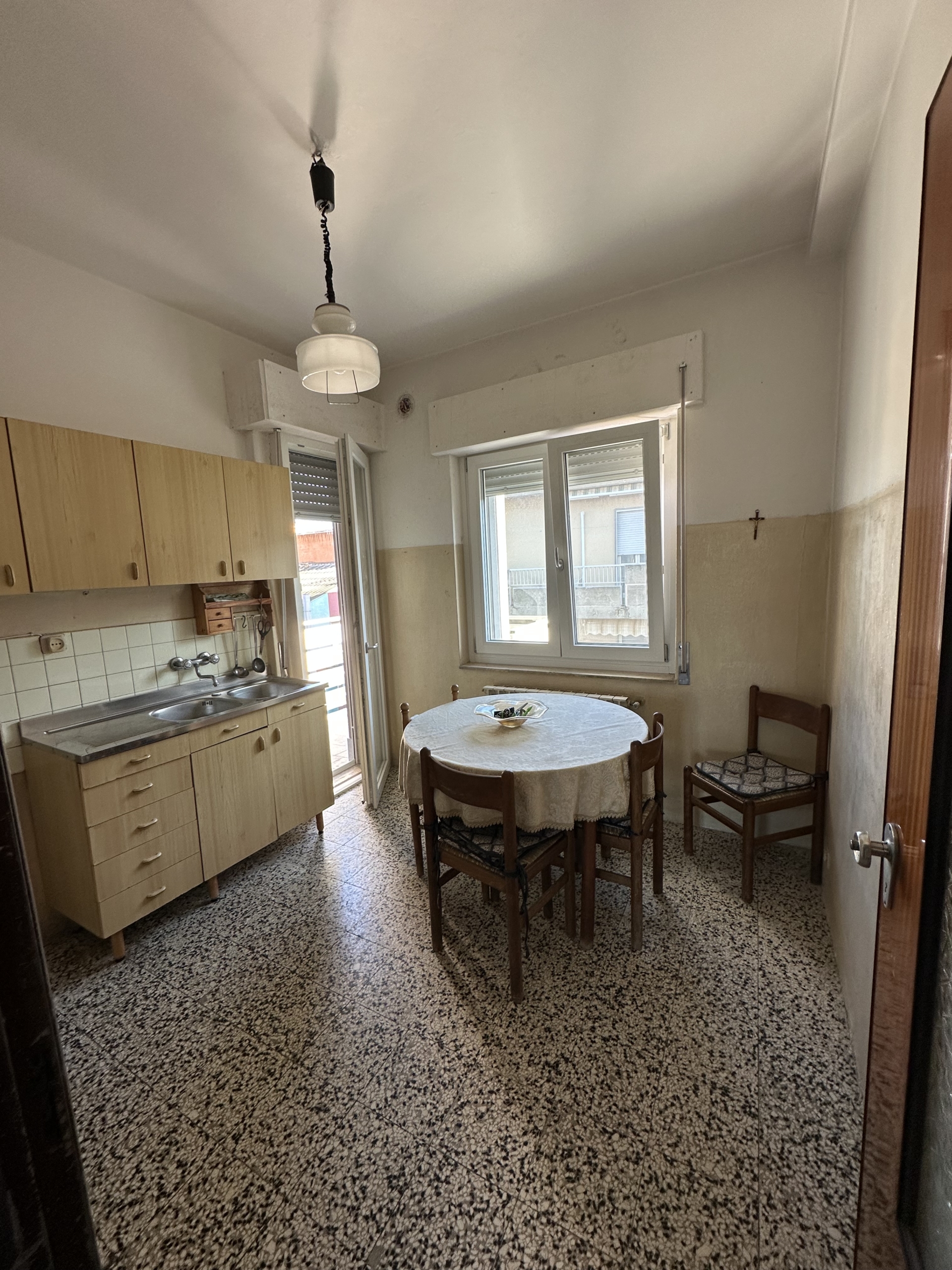 APPARTAMENTO CON DOPPIE CANTINE