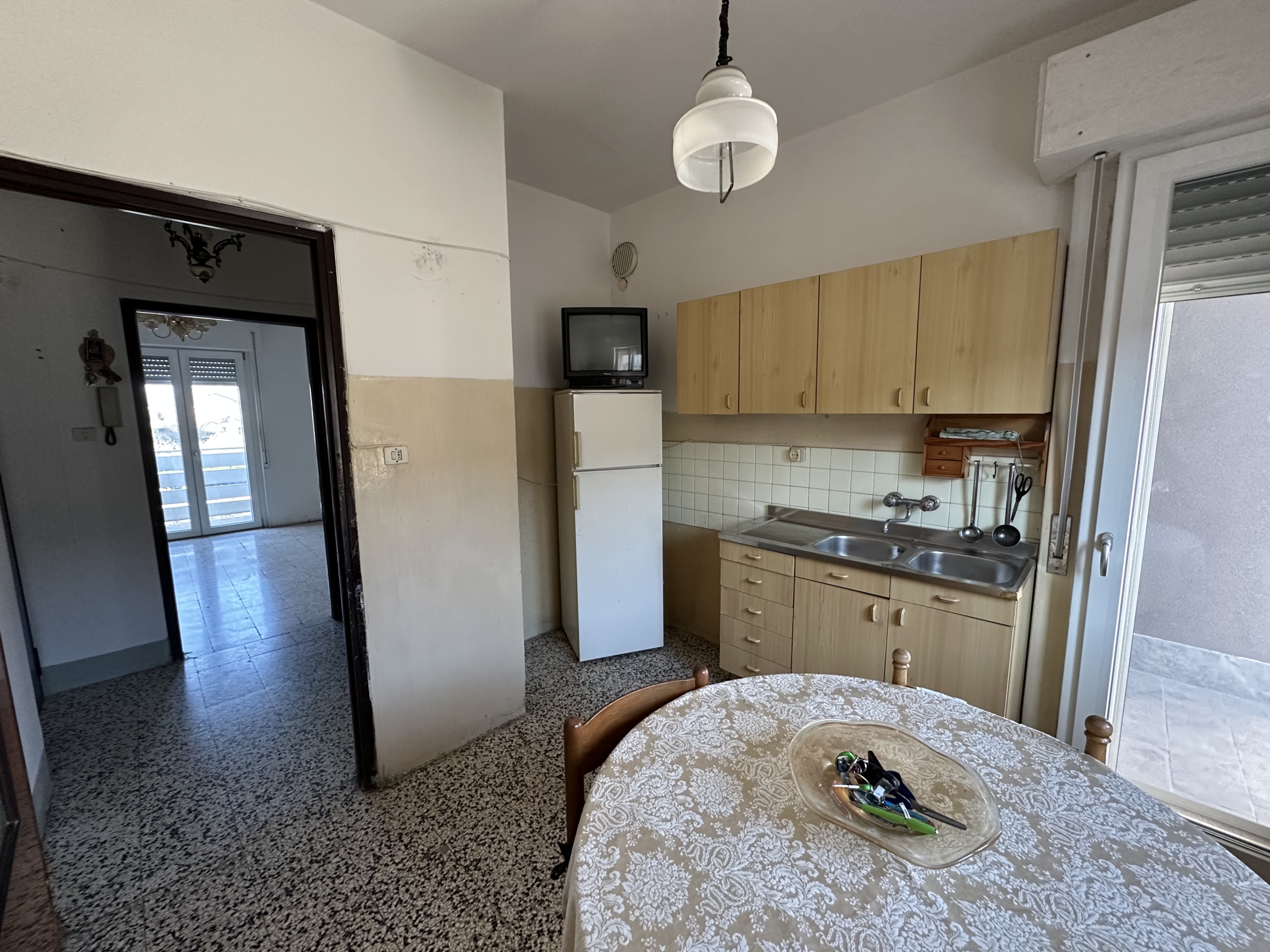 APPARTAMENTO CON DOPPIE CANTINE