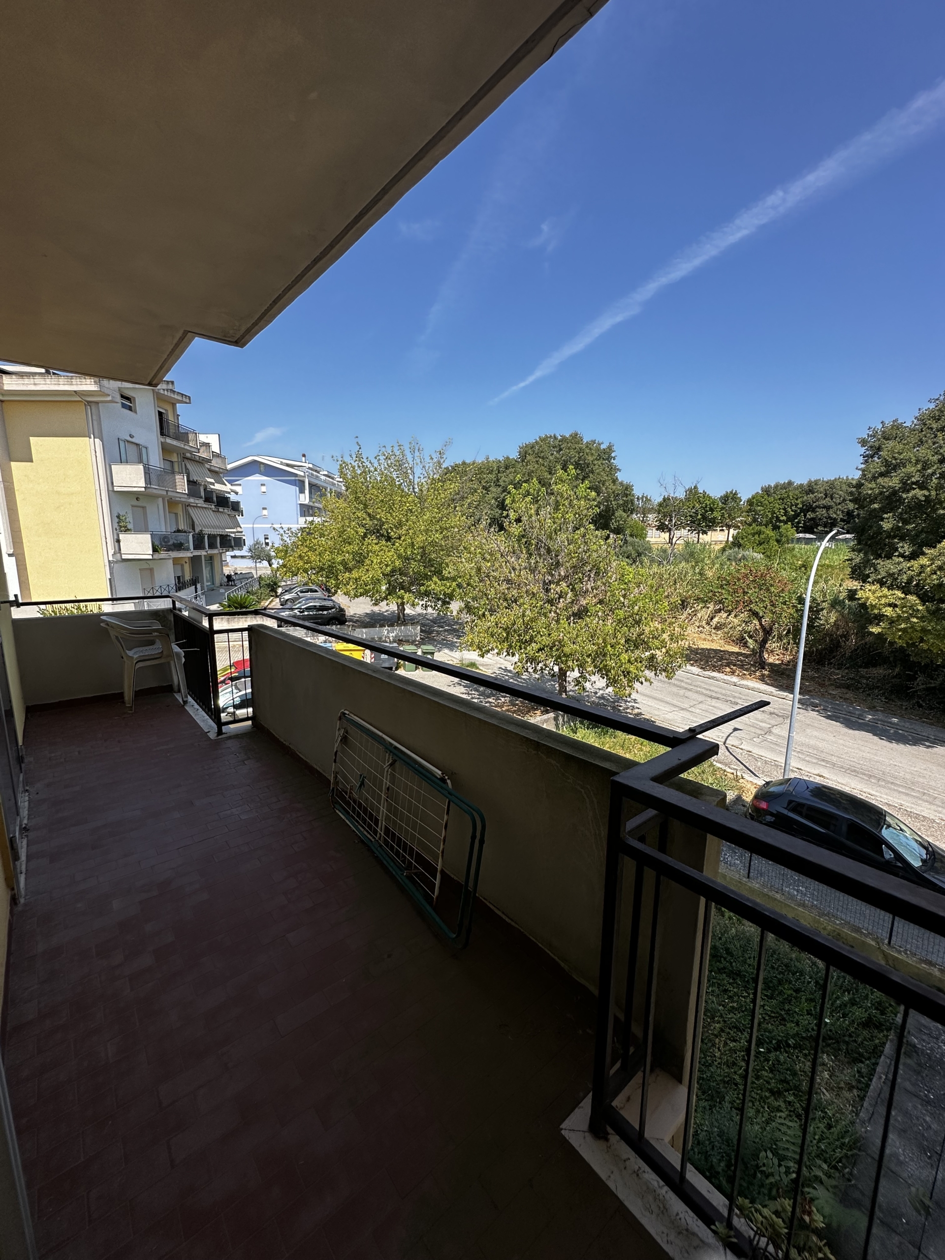 APPARTAMENTO CON GARAGE E GIARDINO CONDOMINIALE