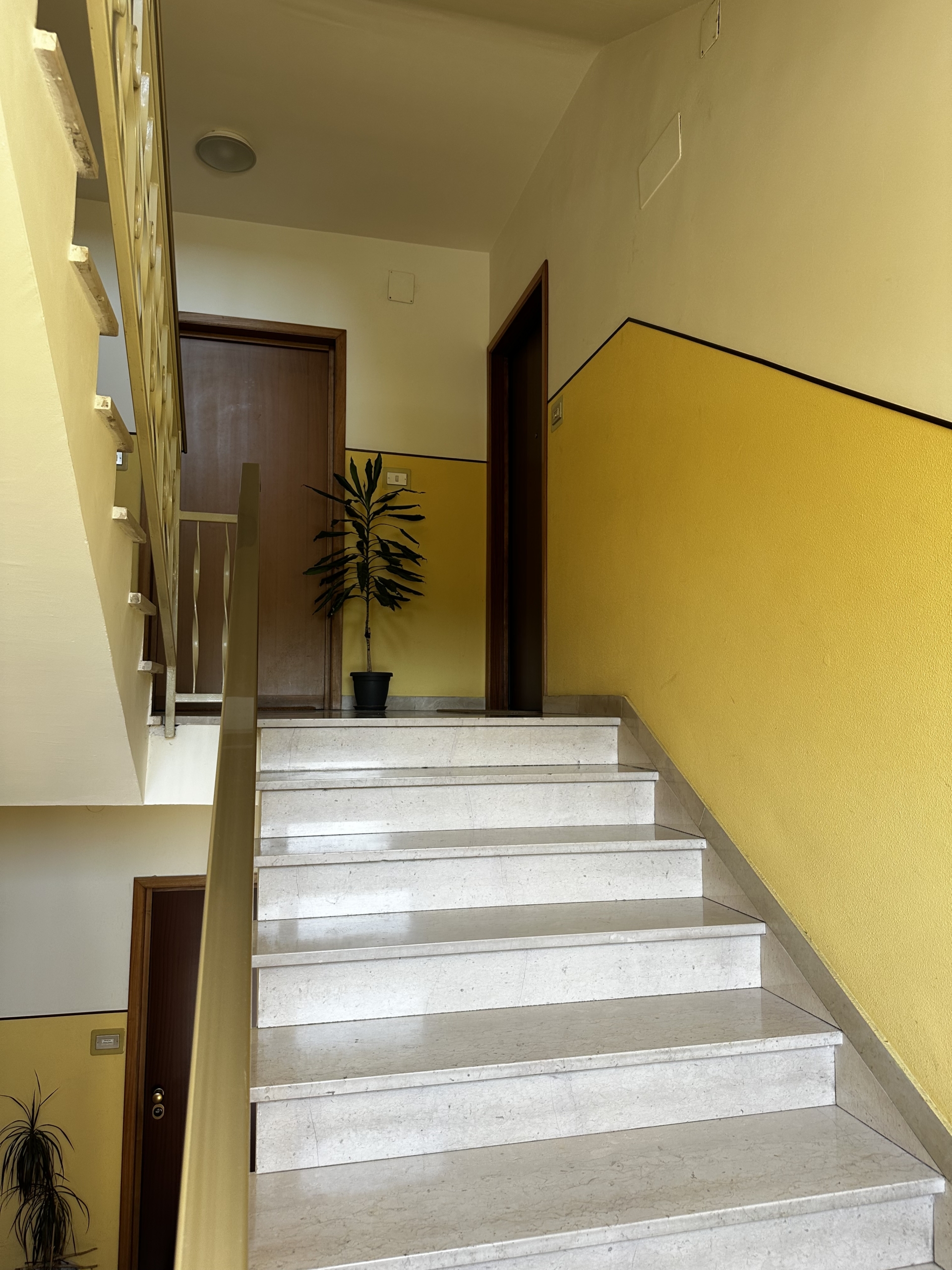 APPARTAMENTO CON GARAGE E GIARDINO CONDOMINIALE