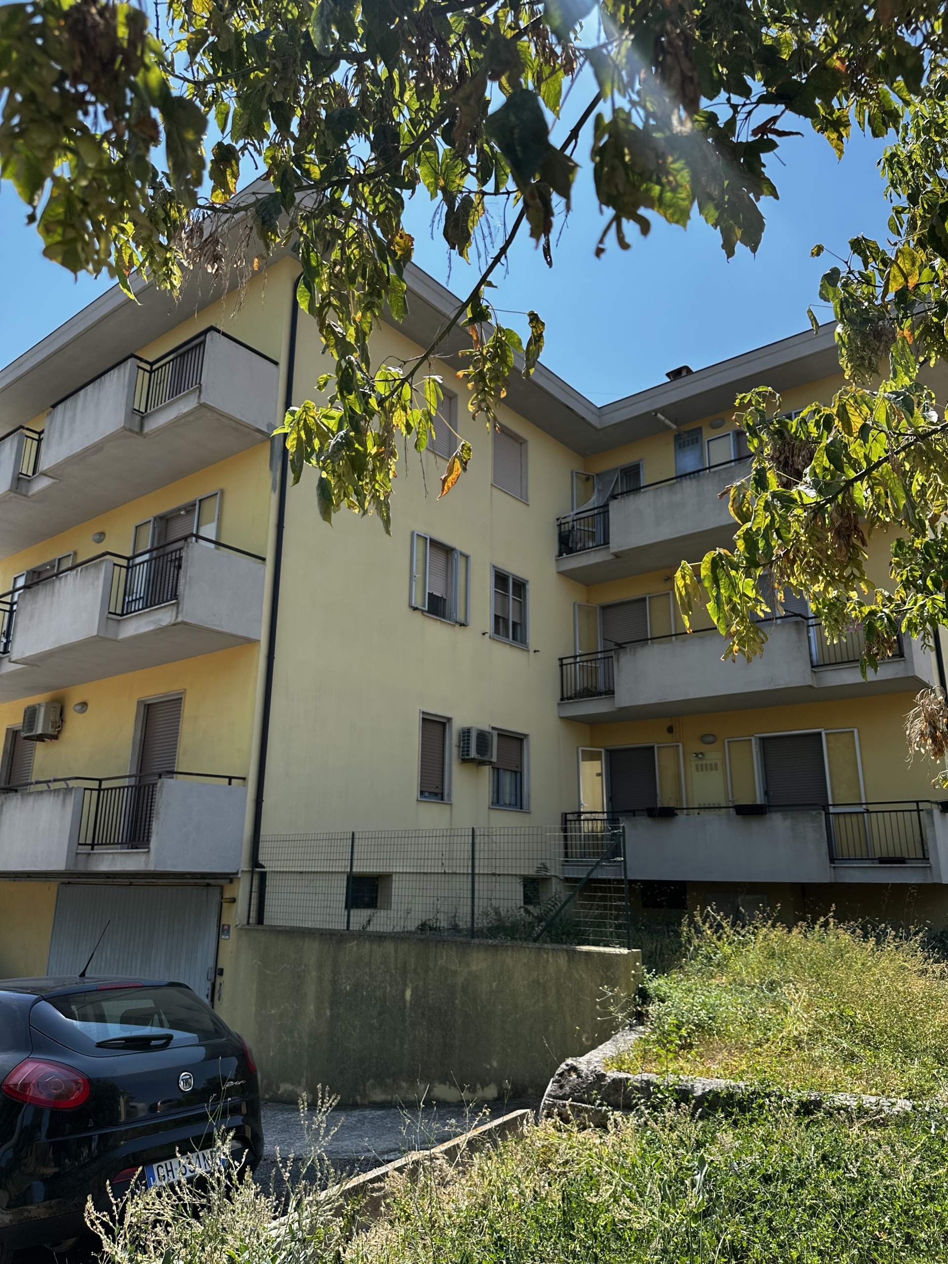 APPARTAMENTO CON GARAGE E GIARDINO CONDOMINIALE