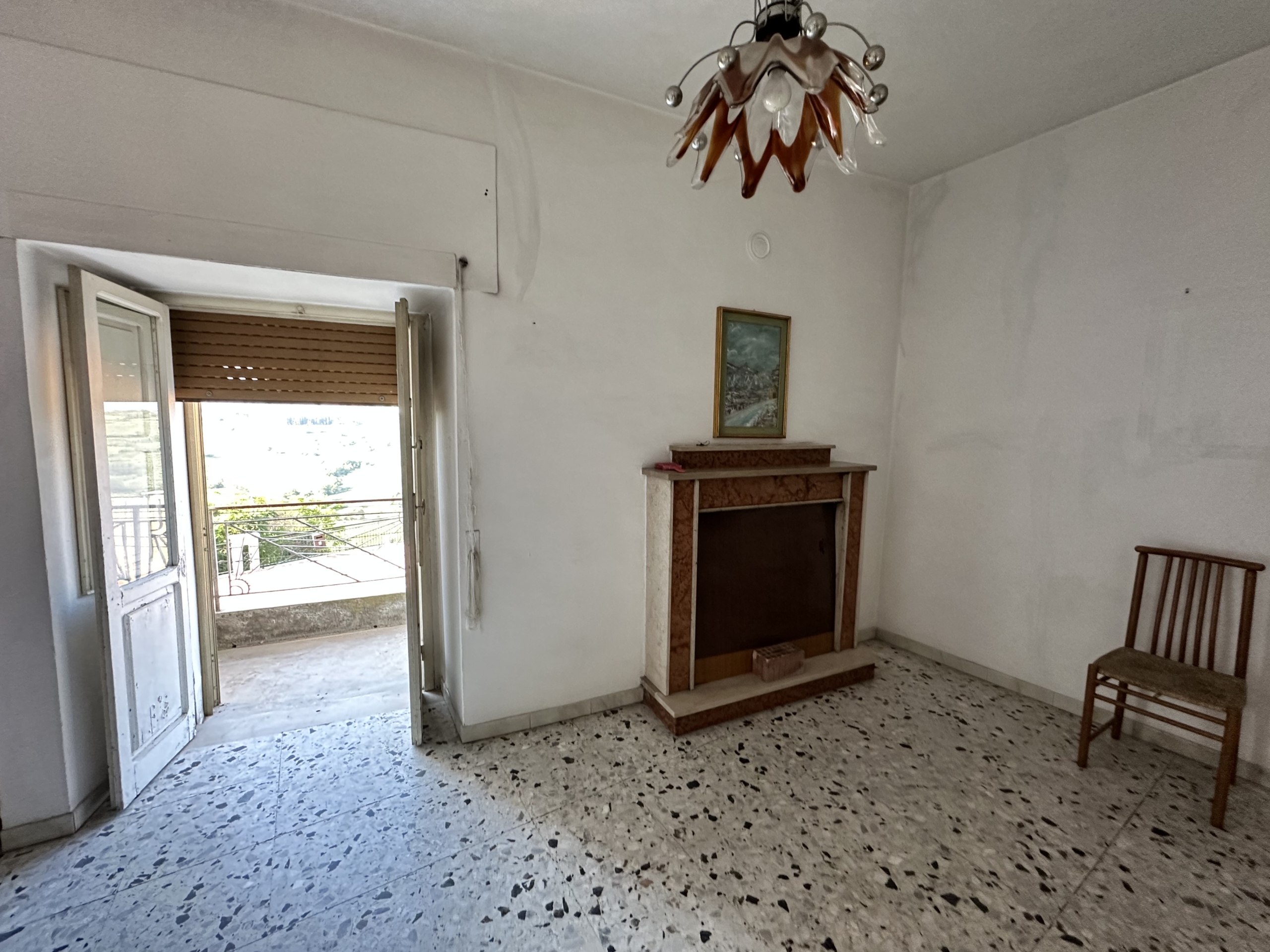CASA INDIPENDENTE CON AMPIO GARAGE