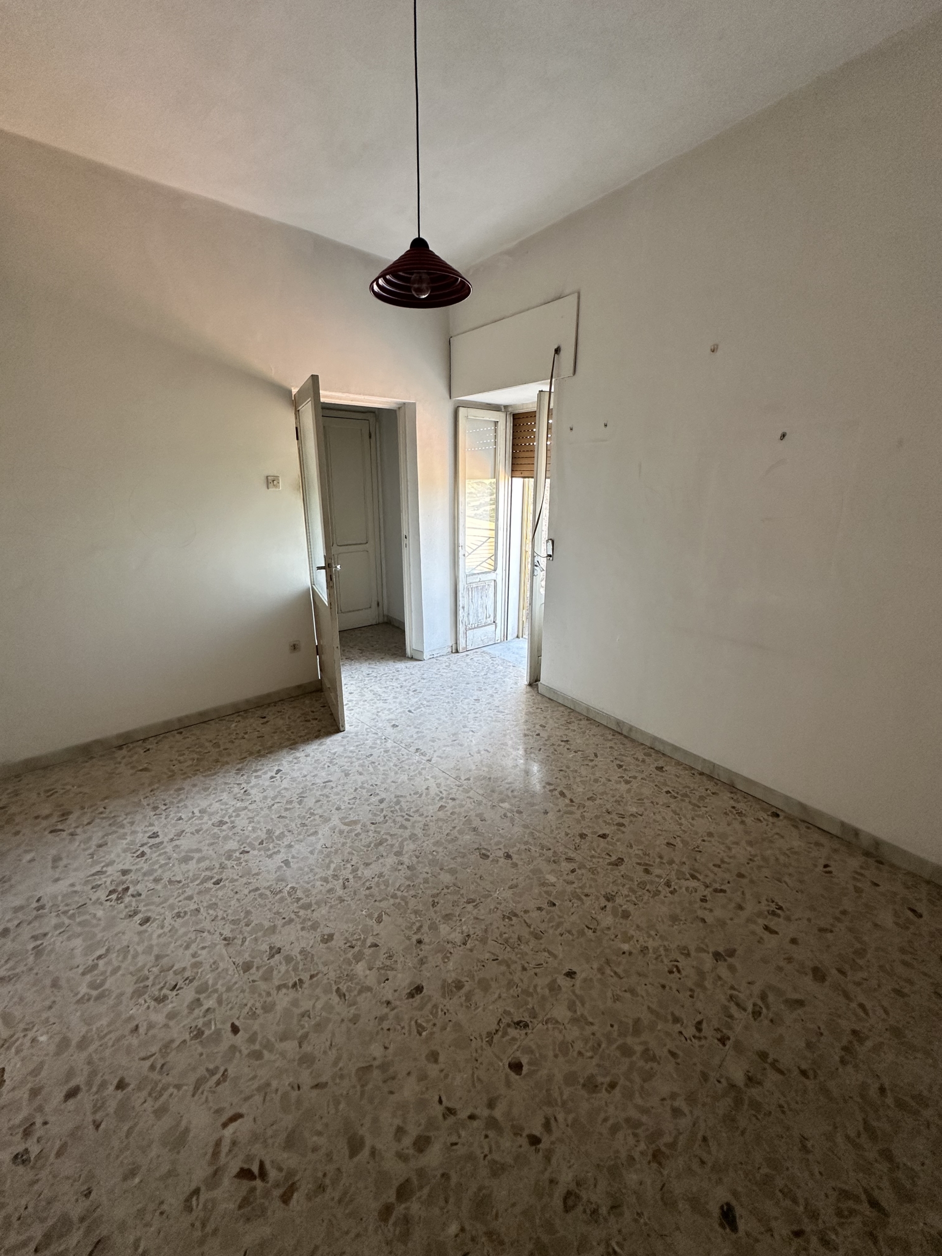 CASA INDIPENDENTE CON AMPIO GARAGE