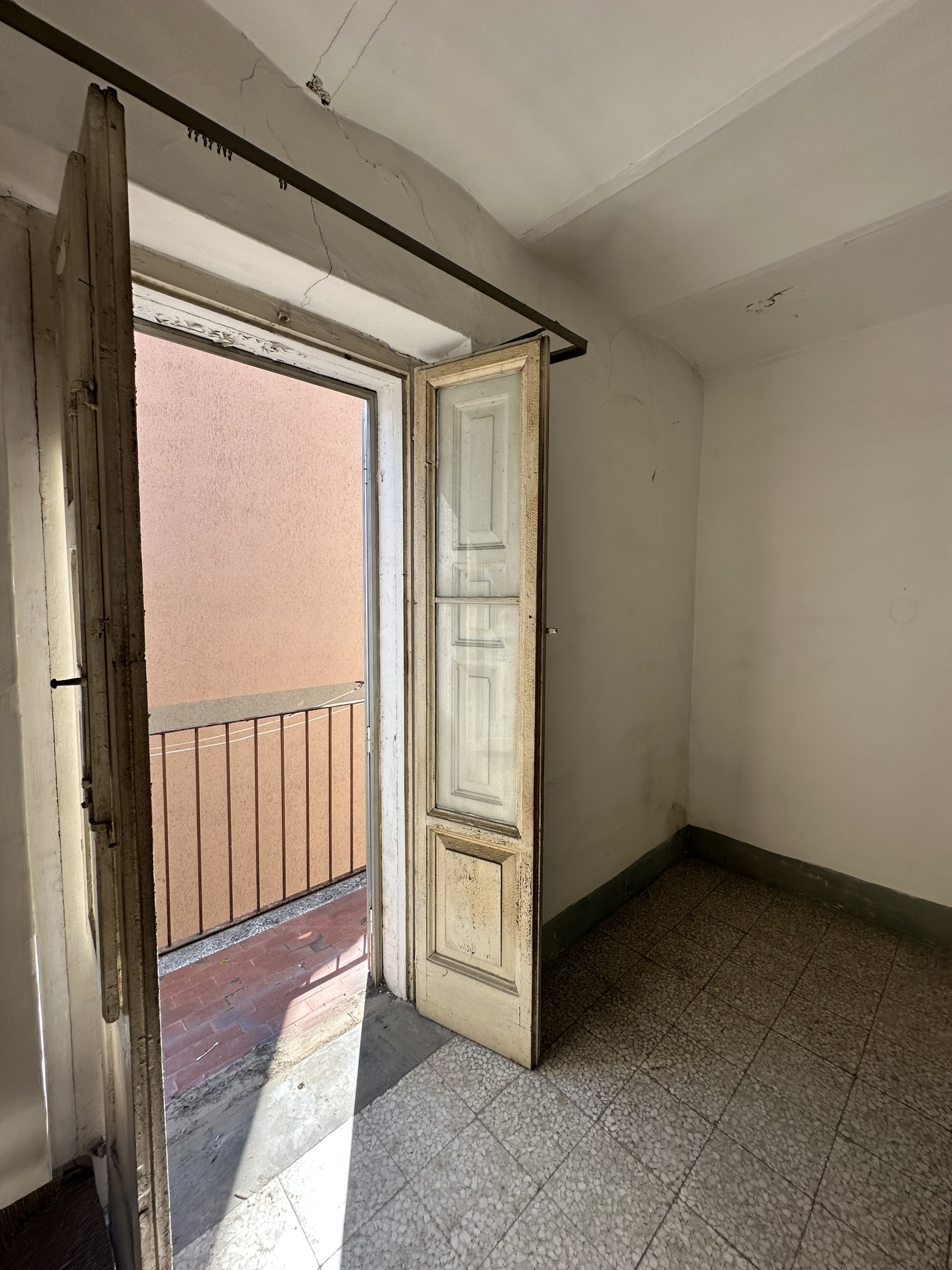 CASA INDIPENDENTE + LOCALI AL P.T.