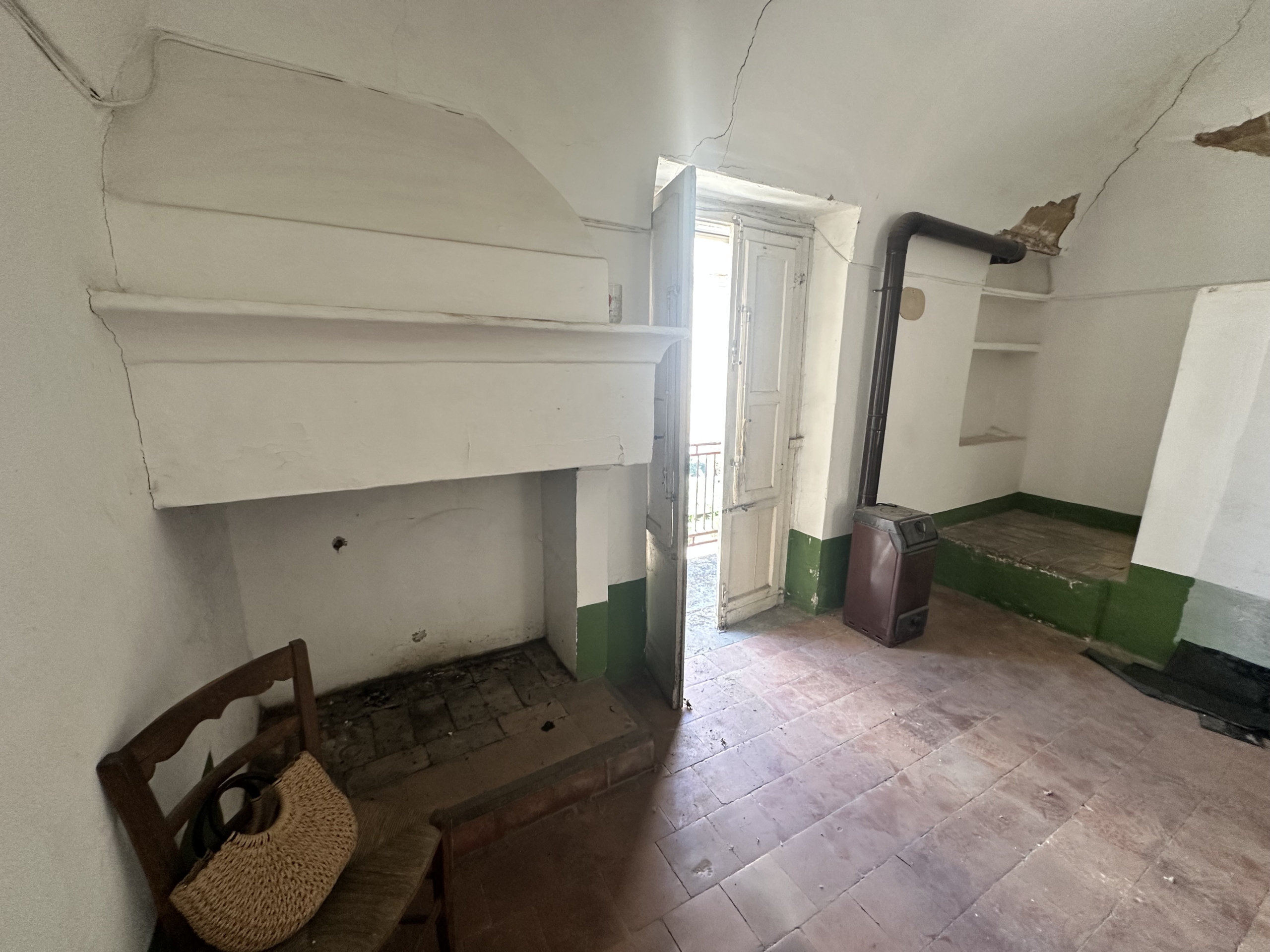 CASA INDIPENDENTE + LOCALI AL P.T.