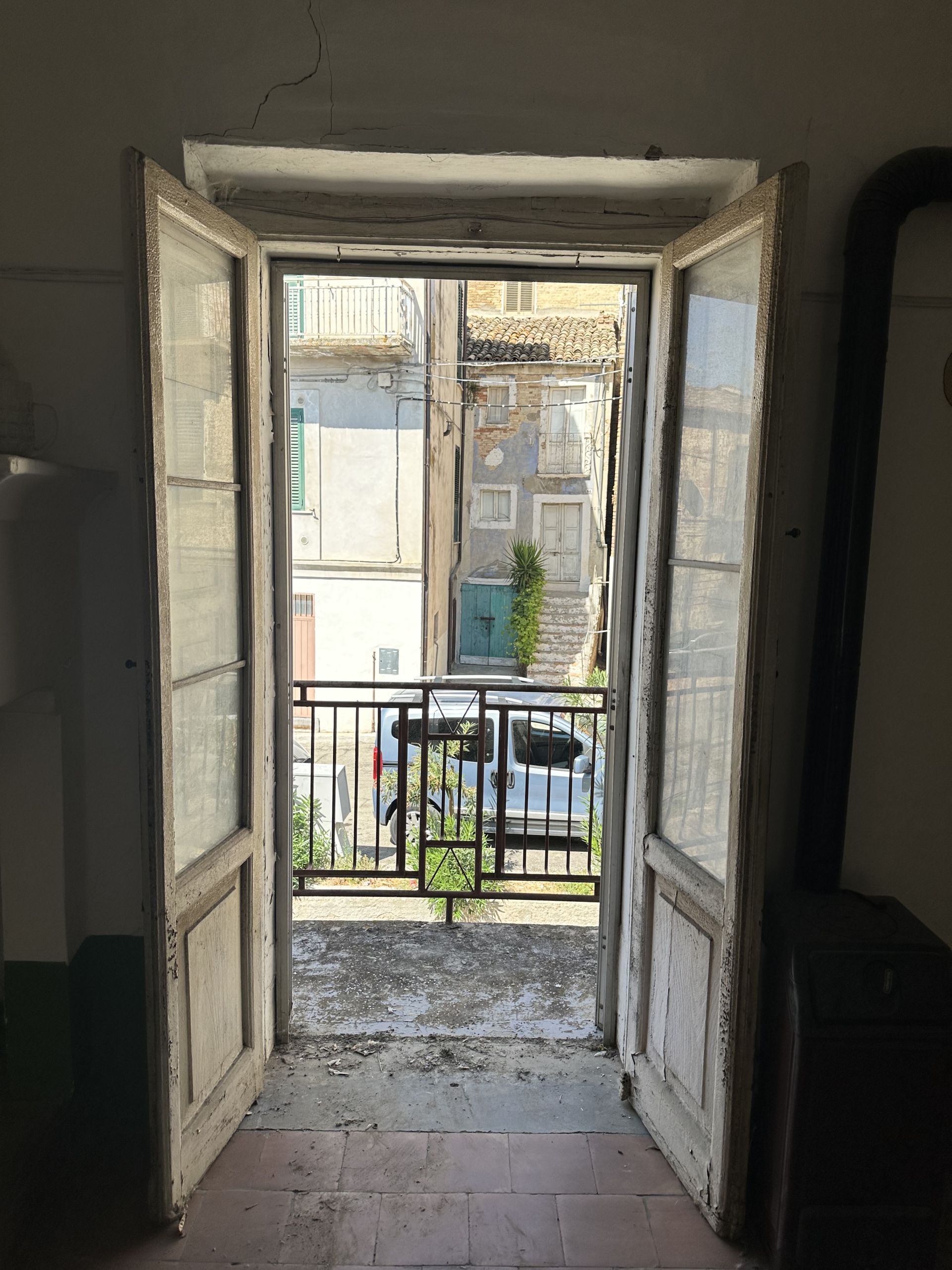 CASA INDIPENDENTE + LOCALI AL P.T.