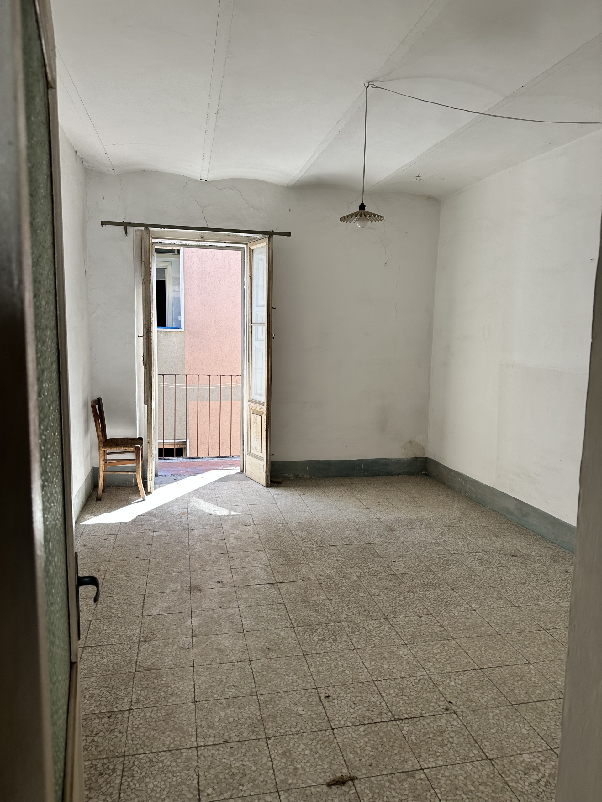 CASA INDIPENDENTE + LOCALI AL P.T.