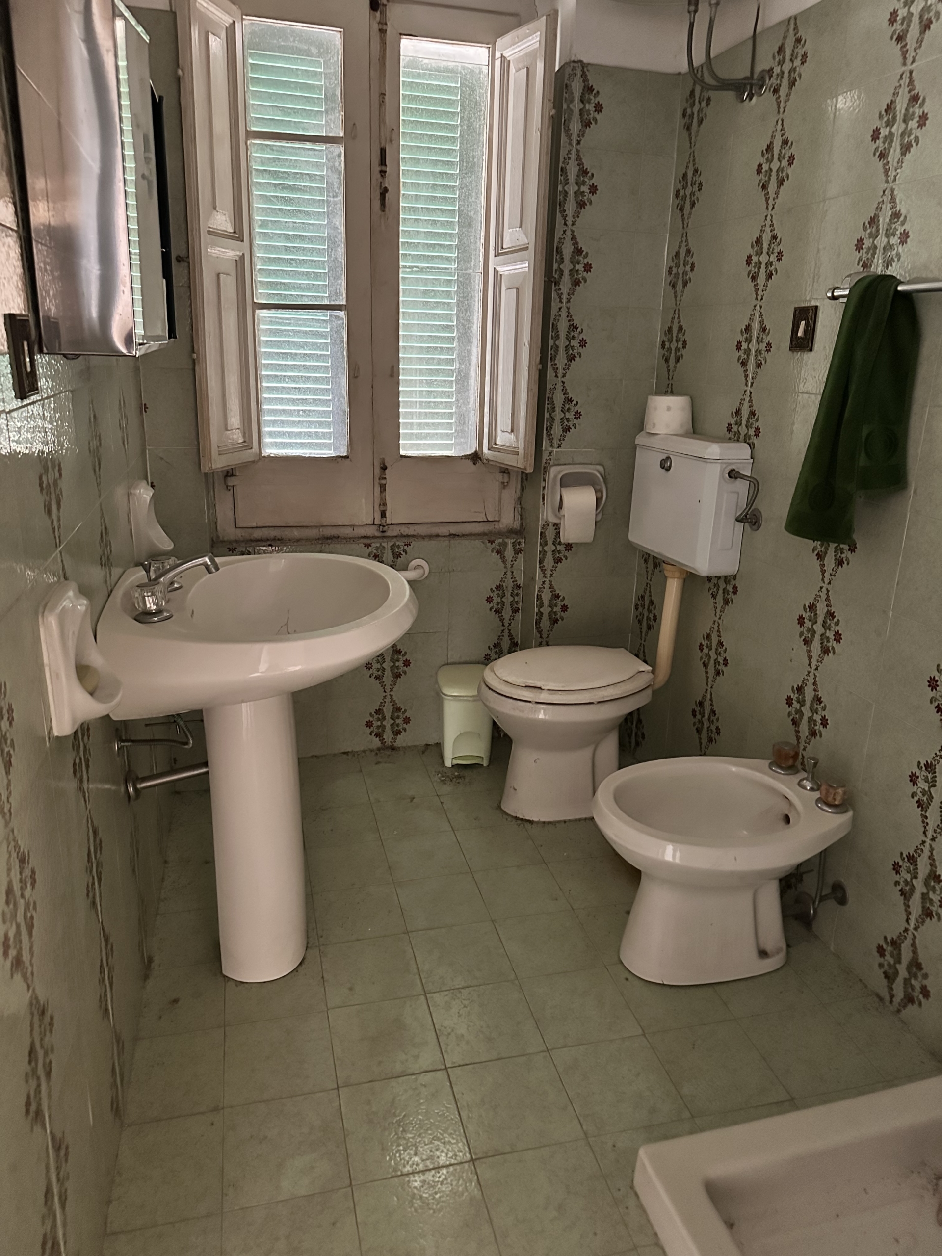 CASA INDIPENDENTE + LOCALI AL P.T.