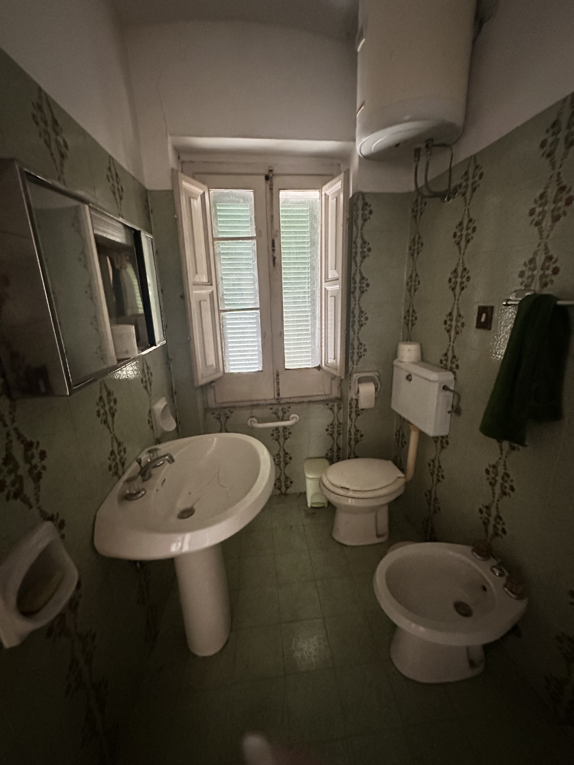 CASA INDIPENDENTE + LOCALI AL P.T.