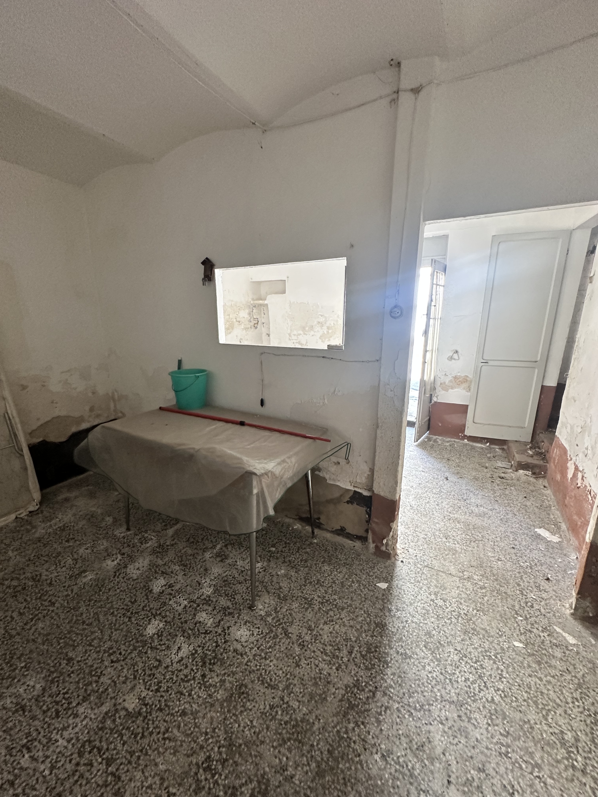 CASA INDIPENDENTE + LOCALI AL P.T.