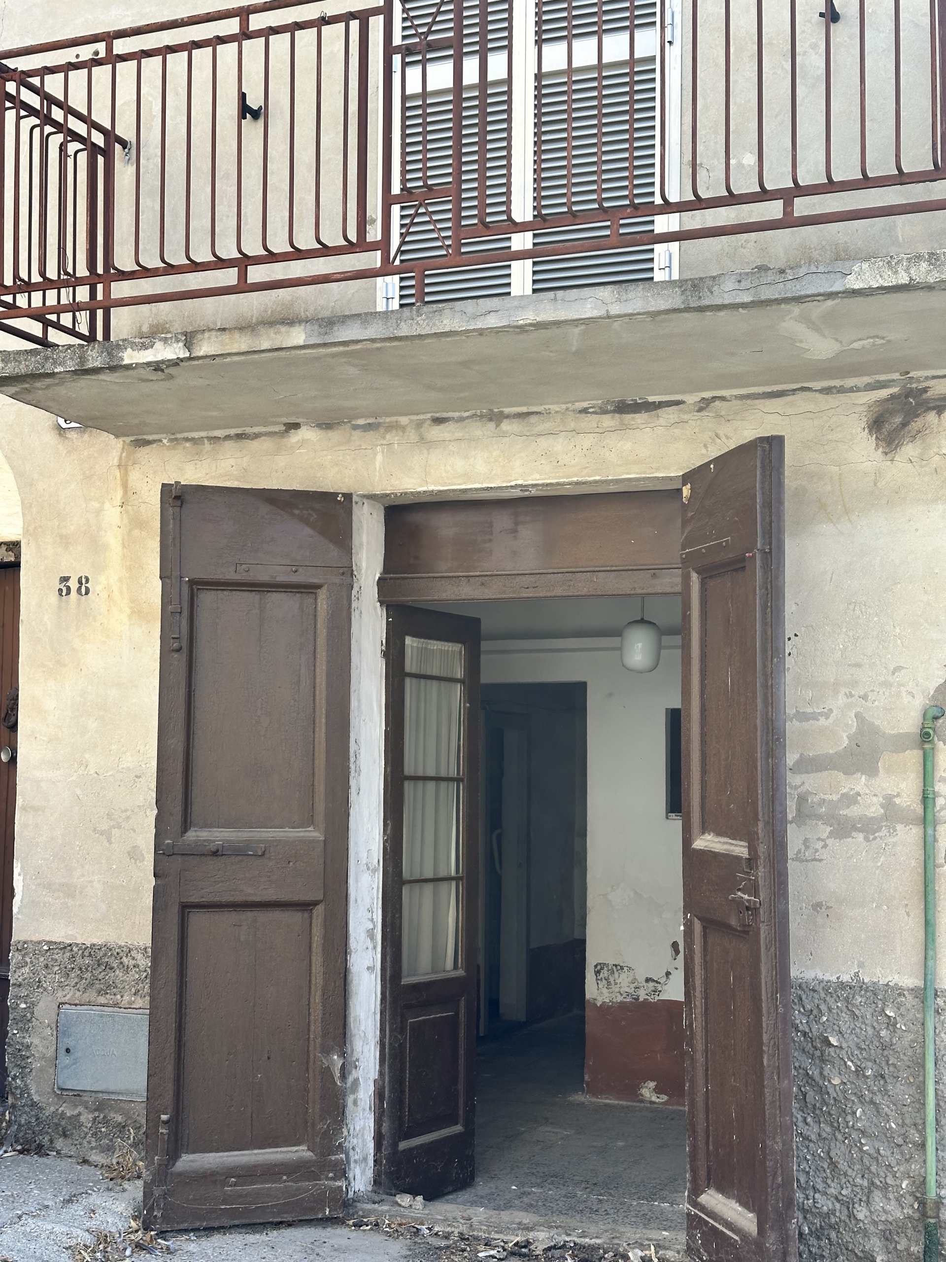 CASA INDIPENDENTE + LOCALI AL P.T.