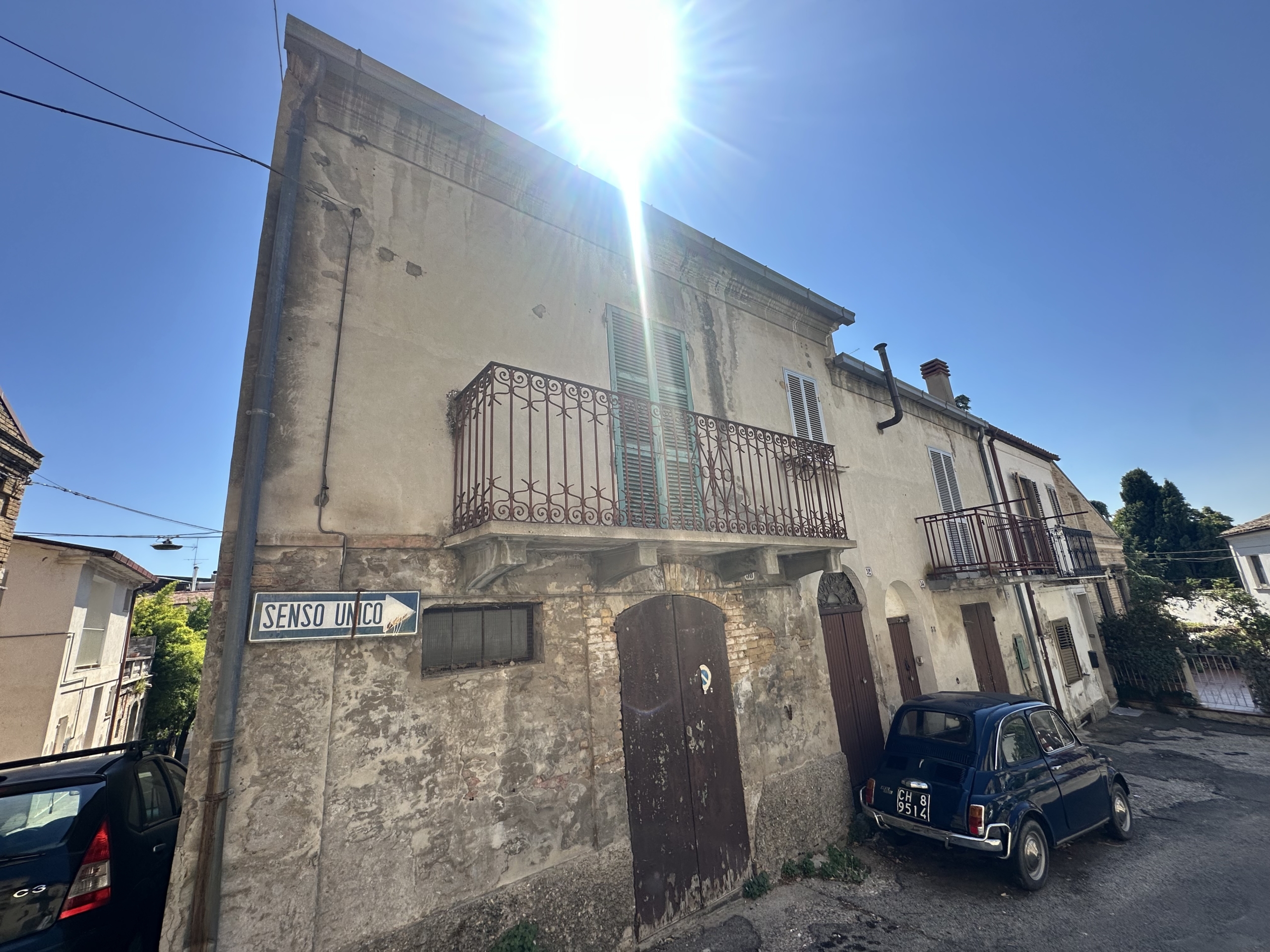 CASA INDIPENDENTE + LOCALI AL P.T.